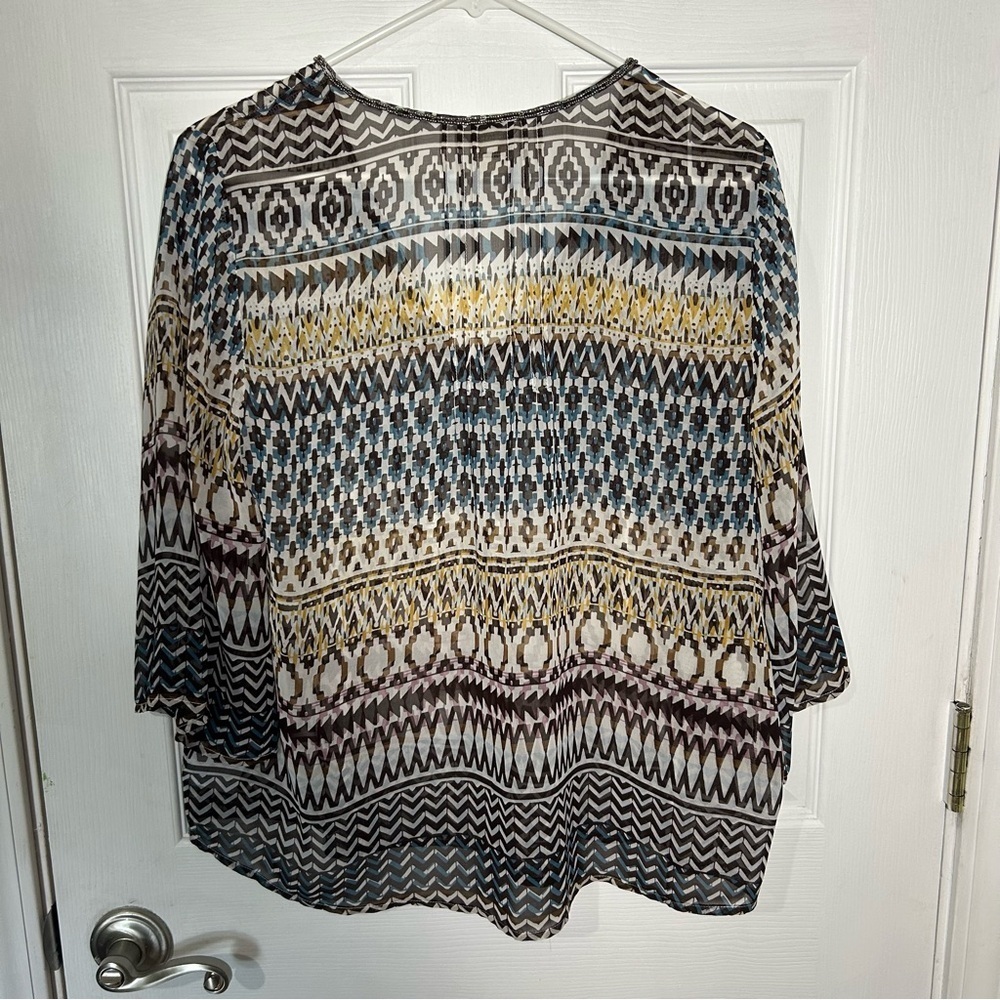 Ariat Women's Sheer V-Neck Aztec Print 3/4 Sleeve Tunic Blouse Size Medium - Picture 8 of 10